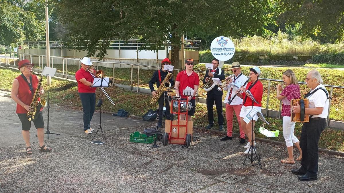 La FanFestive, fanfare de rue et groupe d'animation de l'OHSJA